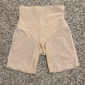 Honeylove Mid-Waist Body Shaper Short Sand Color, Size XS, NEW